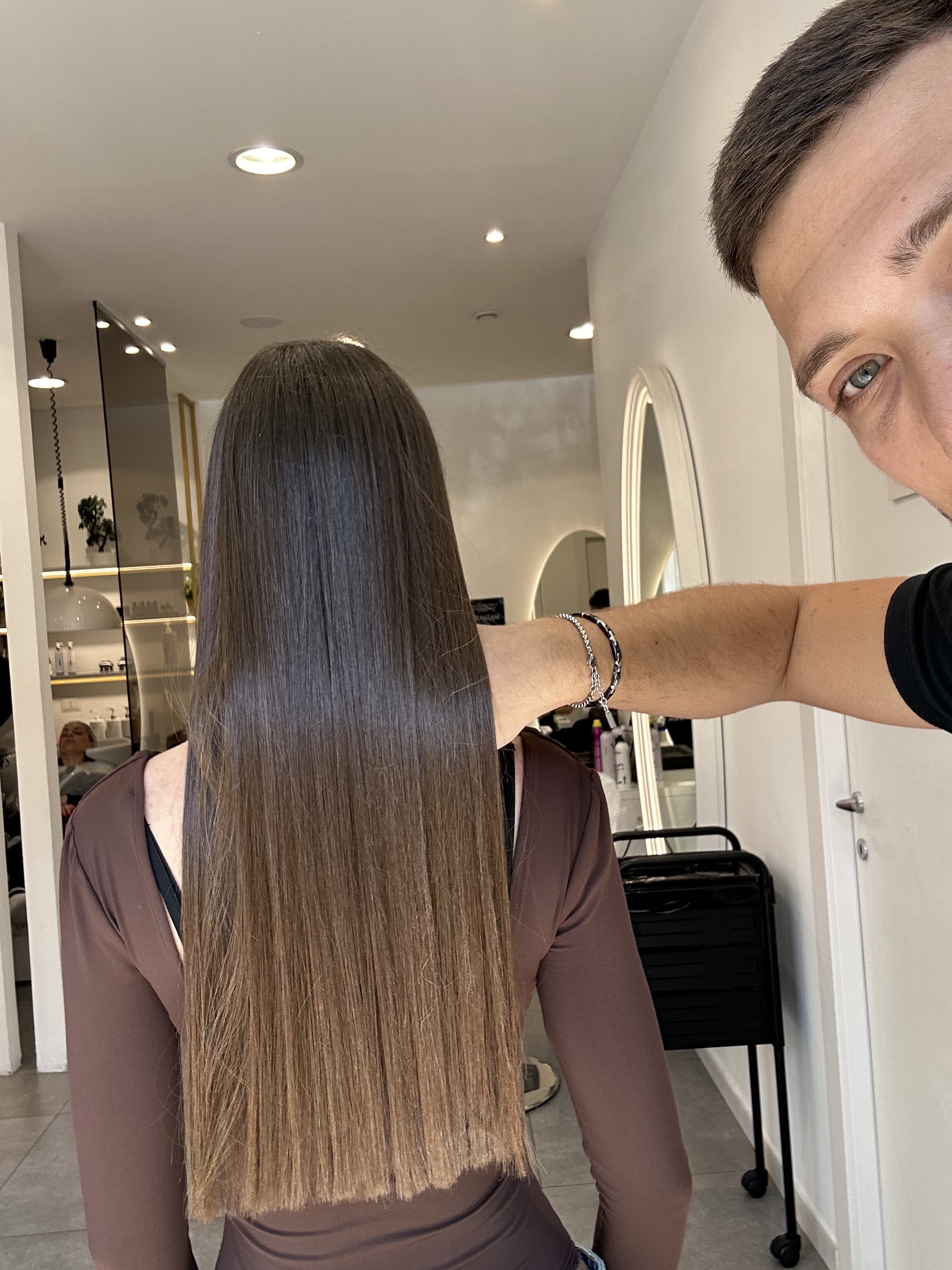 Risultato Nanoplastia su capelli crespi realizzato da Kairos Beauty Studio a Salerno